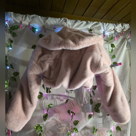 Forever 21 Pink Faux Fur Cropped Coat Size Small - Picture 2 of 8